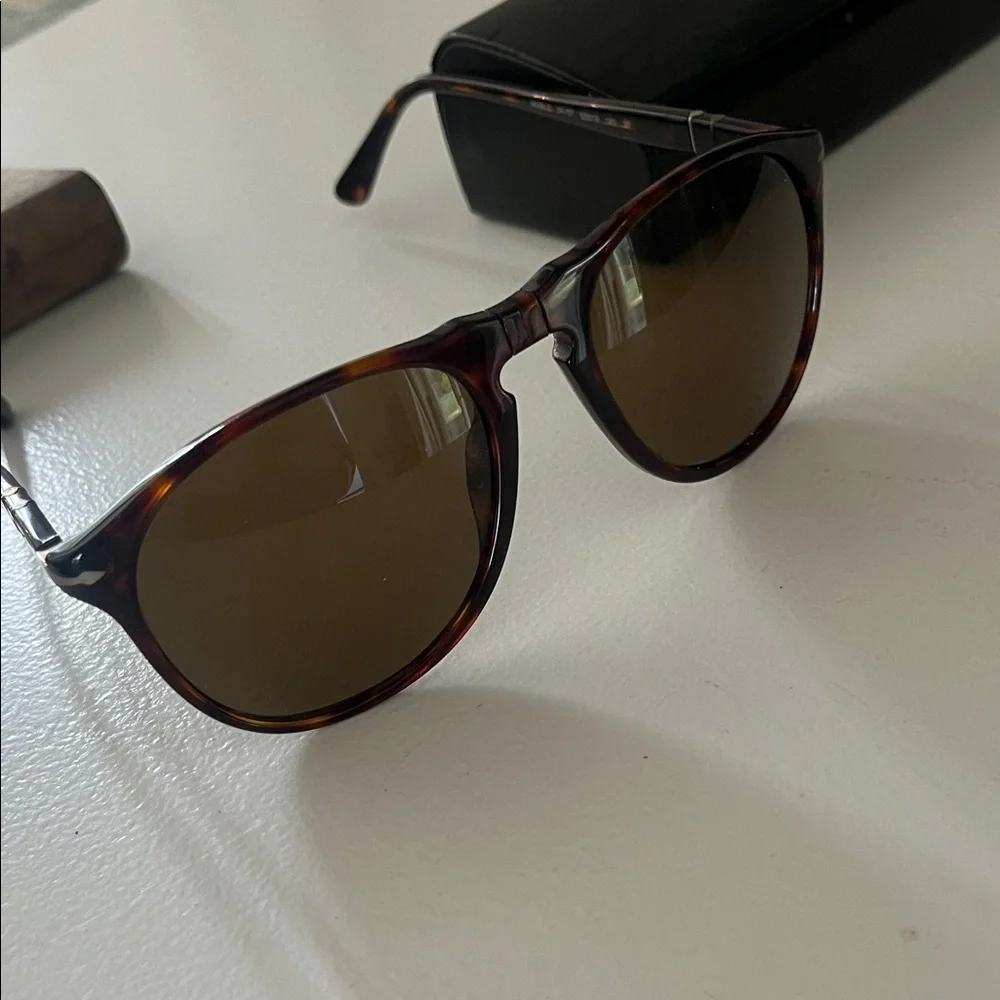 Mens persol sunglasses with box - Picture 6 of 8
